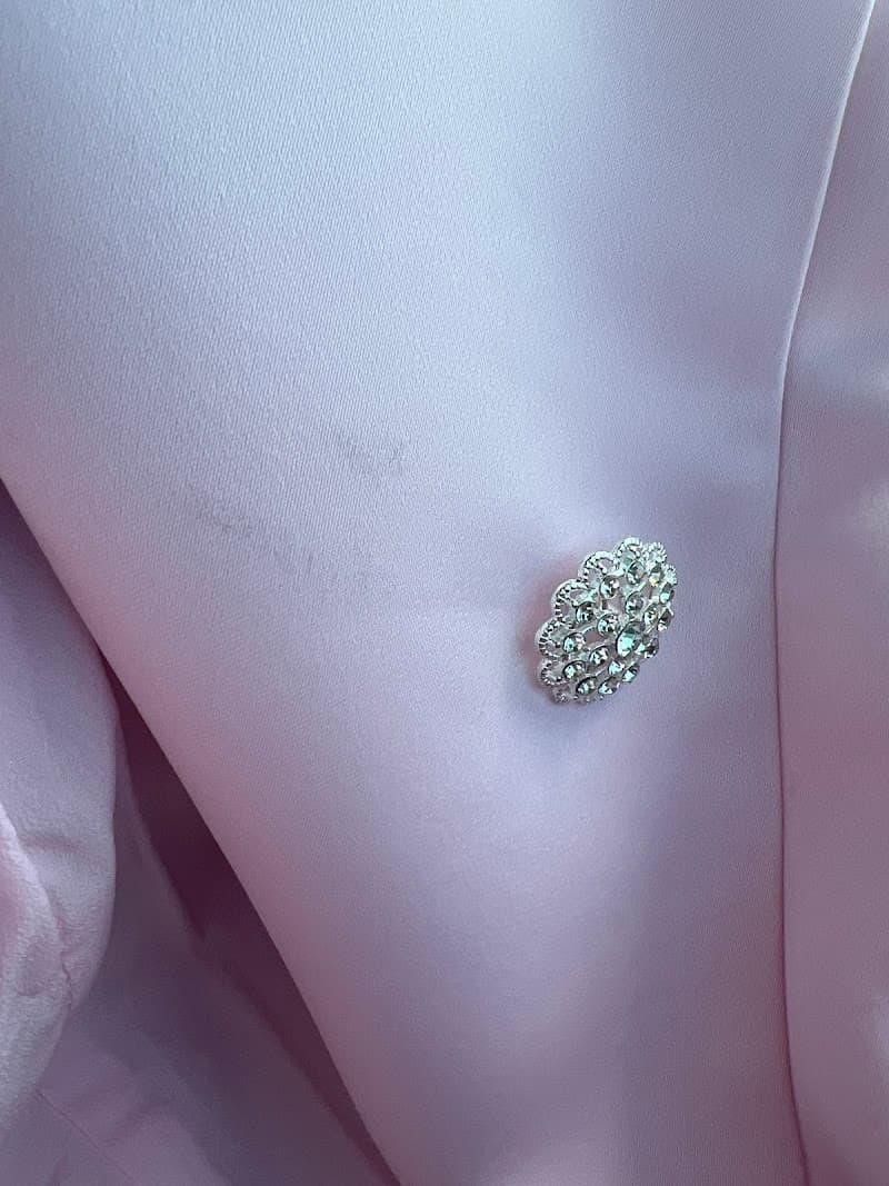 Red Hanger - Layton gallery image 2