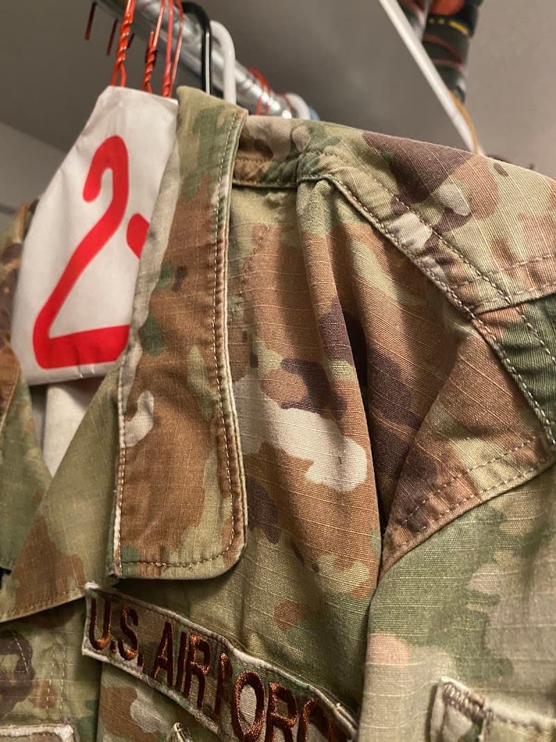 Red Hanger - Layton gallery image 4