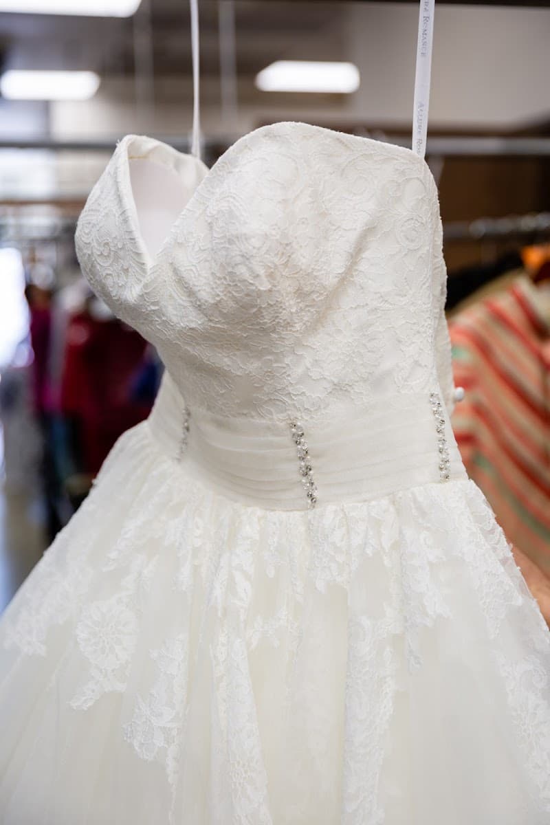 Lux Cleaners & Alterations gallery image 6