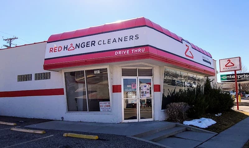 Red Hanger - Bountiful gallery image 6