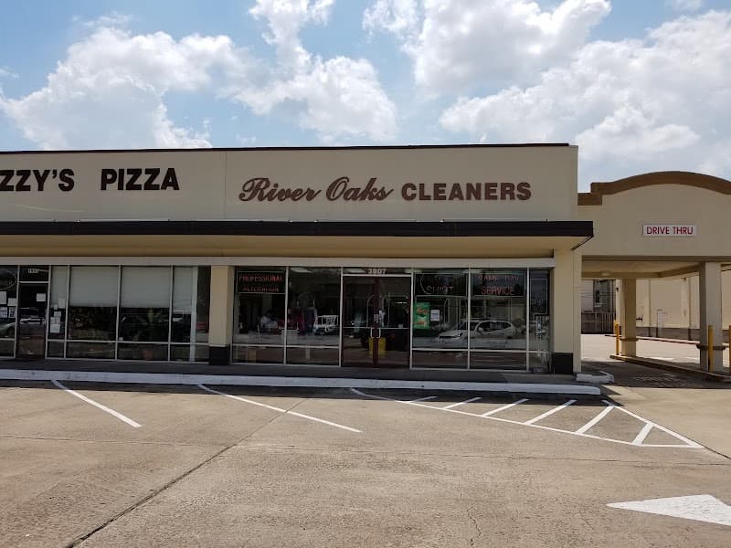 River Oaks Cleaners gallery image 1