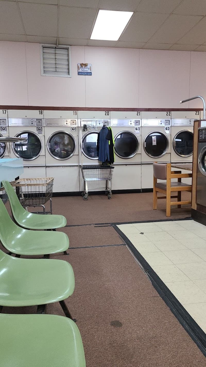 Fox Cleaners and Laundromat gallery image 9